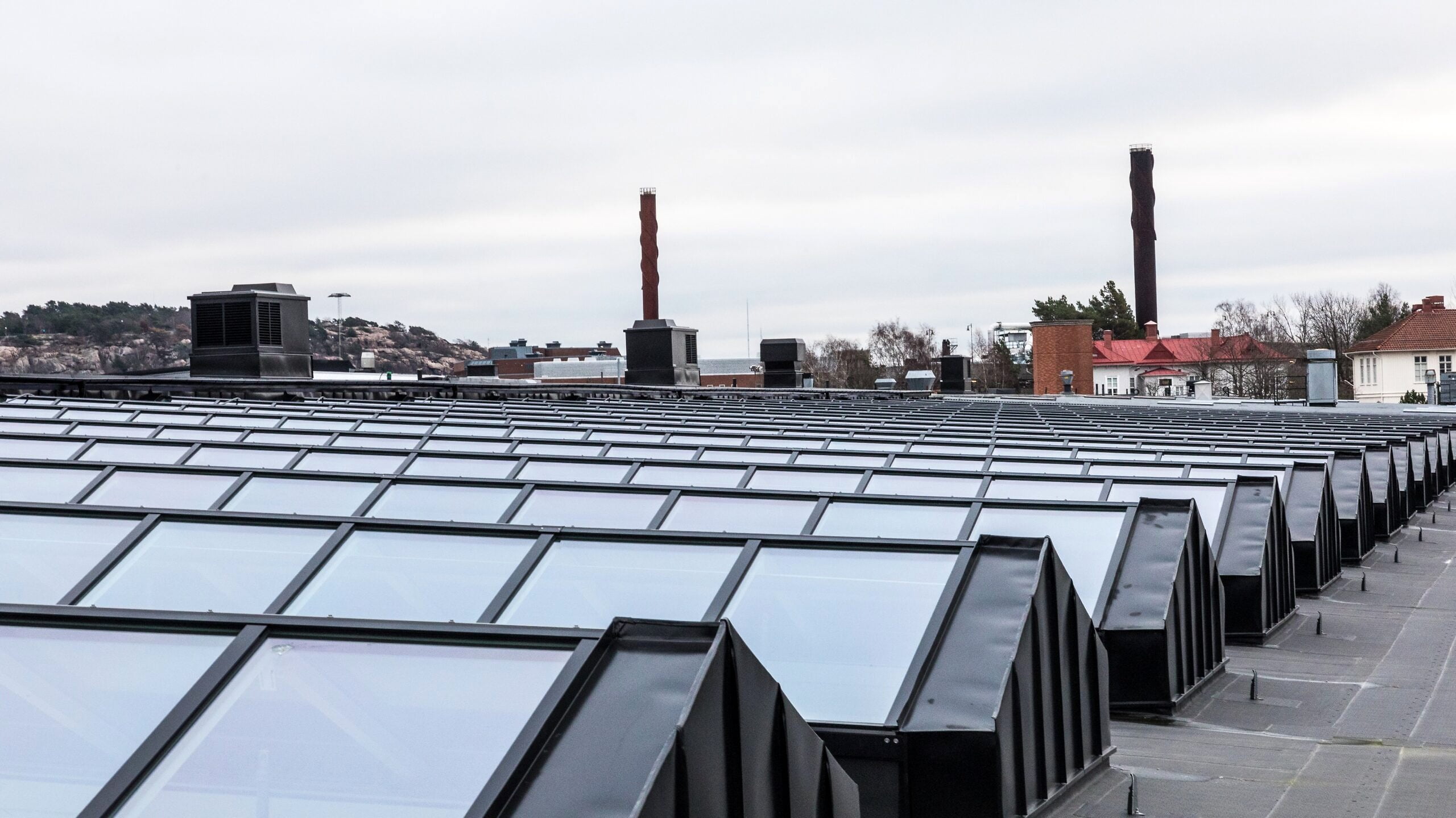 Glastak på platt industritak